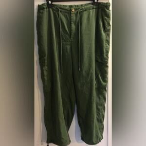 Universal threads green cargo utility cropped pants size 17